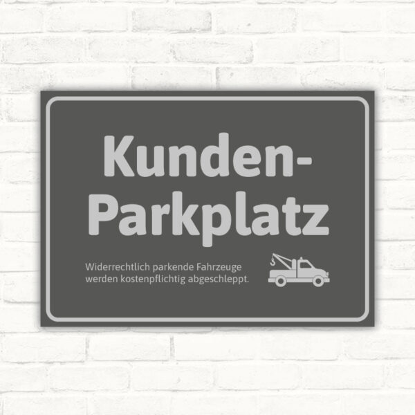 Kundenparkplatz Abschlepper grau