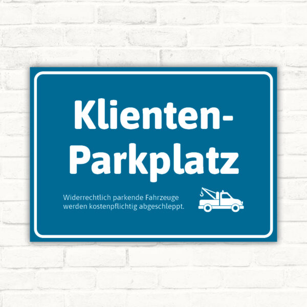 Schild Klientenparkplatz blau