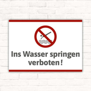Schild Ins Wasser springen verboten