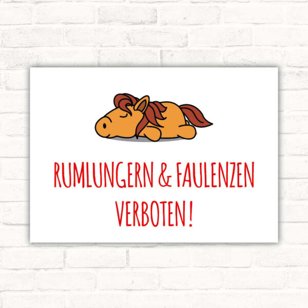 Schild Rumlungern und Faulenzen verboten - Pferd