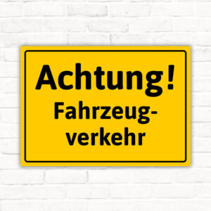 Schild Achtung Fahrzeugverkehr