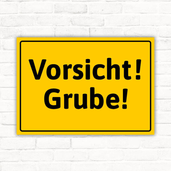 Schild Vorsicht Grube