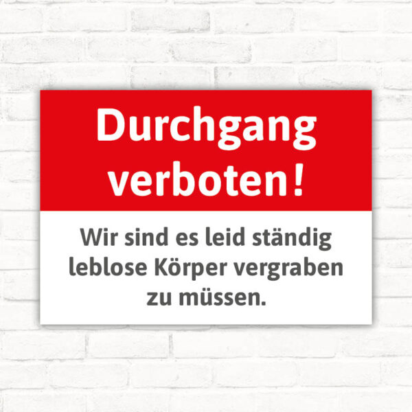 Schild Durchgang verboten! Wir sind es leid ständig leblose Körper begraben zu müssen