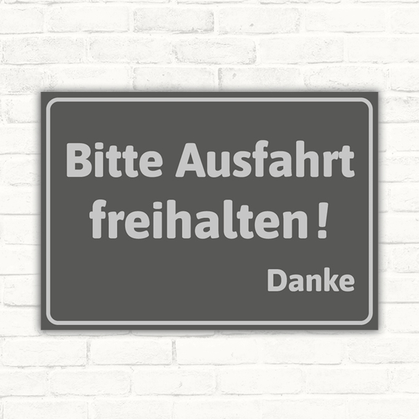 Bitte Ausfahrt freihalten! Danke Schild
