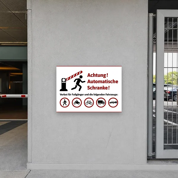Verbotsschild Achtung automatische Schranke – Fußgänger und Fahrzeuge verboten