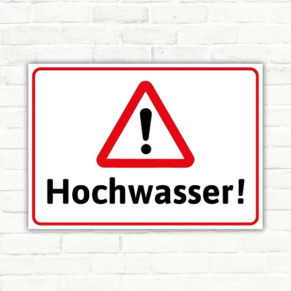 Warnschild mit der Aufschrift Hochwasser und rotem Warnsymbol