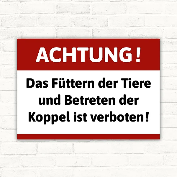 Füttern verboten Schild mit dem Text: Achtung! Das Füttern der Tiere und Betreten der Koppel ist verboten.