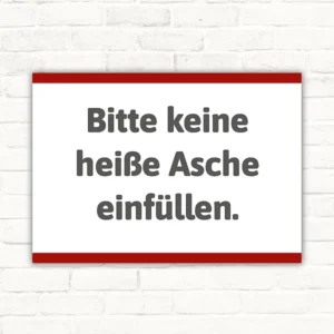 Schild mit dem Text „Bitte keine heiße Asche einfüllen.“ in Dunkelgrau auf weißem Hintergrund mit schmalen roten Linien oben und unten.