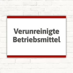 Schild mit der Aufschrift Verunreinigte Betriebsmittel in Grau auf weißem Hintergrund mit roter Umrandung.