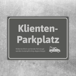 Grauer Aufkleber mit Text Klientenparkplatz und Abschlepper-Symbol für reservierte Stellflächen.