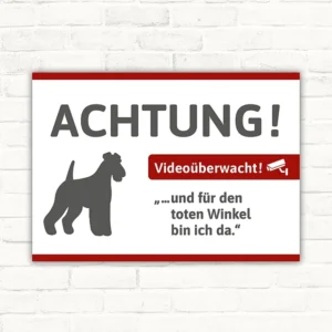 Schild mit Airedale-Hund und Hinweis auf Videoüberwachung für Eingangsbereiche.