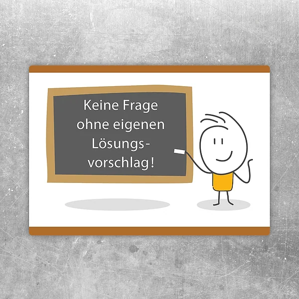 Aufkleber mit Spruch „Keine Frage ohne eigenen Lösungsvorschlag“ als Hinweis für Büro und Team.
