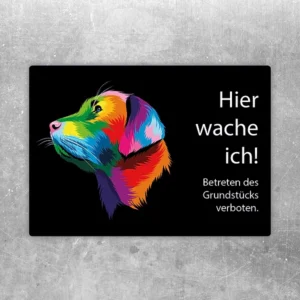 Farbenfroher Aufkleber mit Mischlingshund und dem Spruch „Hier wache ich!“.