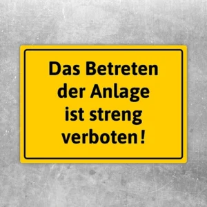 Warnaufkleber mit dem Text: Das Betreten der Anlage ist streng verboten.