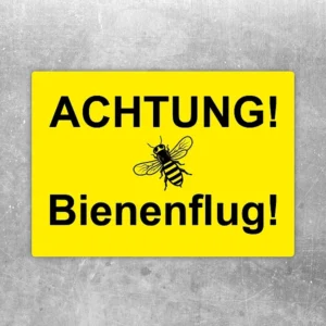 Aufkleber mit dem Hinweis Achtung Bienenflug und einer Biene in der Mitte.