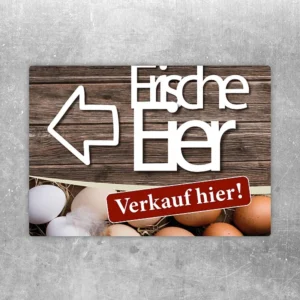 Aufkleber mit Pfeil nach links und Hinweis auf täglich frische Eier zum Verkauf hier.