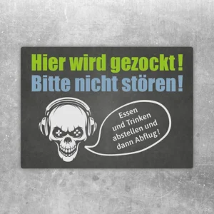 Aufkleber für den Gamingroom mit Totenkopf und dem Hinweis Hier wird gezockt, bitte nicht stören.