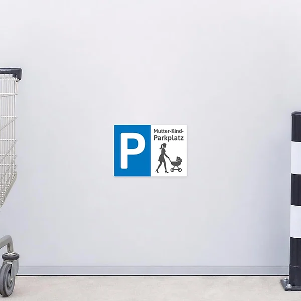 Querformat-Aufkleber mit Mutter-Kind-Parkplatz-Symbol und Kinderwagen für familienfreundliche Stellplätze.
