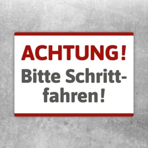 Aufkleber mit dem Text „Achtung! Bitte Schrittfahren!“ für Hof, Einfahrt oder Betriebsweg.