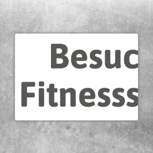 Aufkleber mit Parkplatzschild und Kennzeichenschild für das Fitnessstudio als klare Beschriftung.