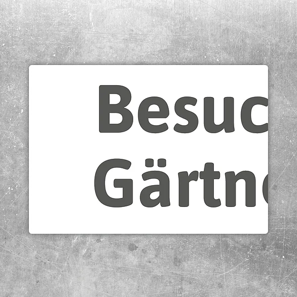 Aufkleber mit der Aufschrift Besucher Gärtnerei zur Kennzeichnung eines Besucherparkplatzes.