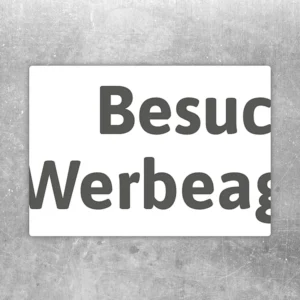 Aufkleber mit dem Hinweis Besucher für den Parkplatz einer Werbeagentur