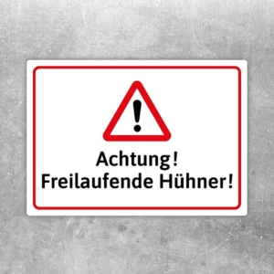 Warnaufkleber mit rotem Dreieck und dem Text Achtung freilaufende Hühner.