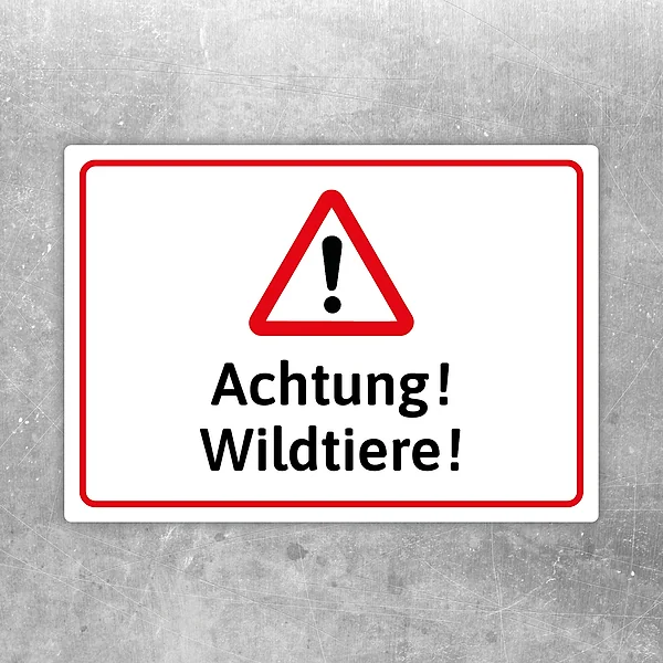 Achtung Wildtiere Aufkleber mit rotem Warnsymbol und deutlichem Hinweistext.