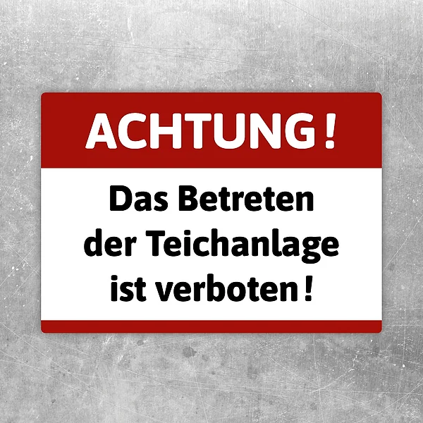 Roter Warnaufkleber mit dem Text: Achtung, das Betreten der Teichanlage ist verboten.