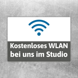 WLAN Aufkleber mit Symbol und Text „Kostenloses WLAN bei uns im Studio“ für den Empfangsbereich.