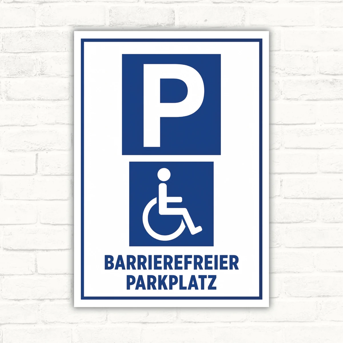 Barrierefreier Parkplatz Schild mit Rollstuhlsymbol und Text „BARRIEREFREIER PARKPLATZ“ als blau-weißes Parkplatzschild.