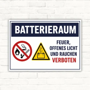 Batterieraum-Schild mit dem Text Feuer, offenes Licht und Rauchen verboten, weiß-blau-rot auf Aluminium-Verbundplatte.