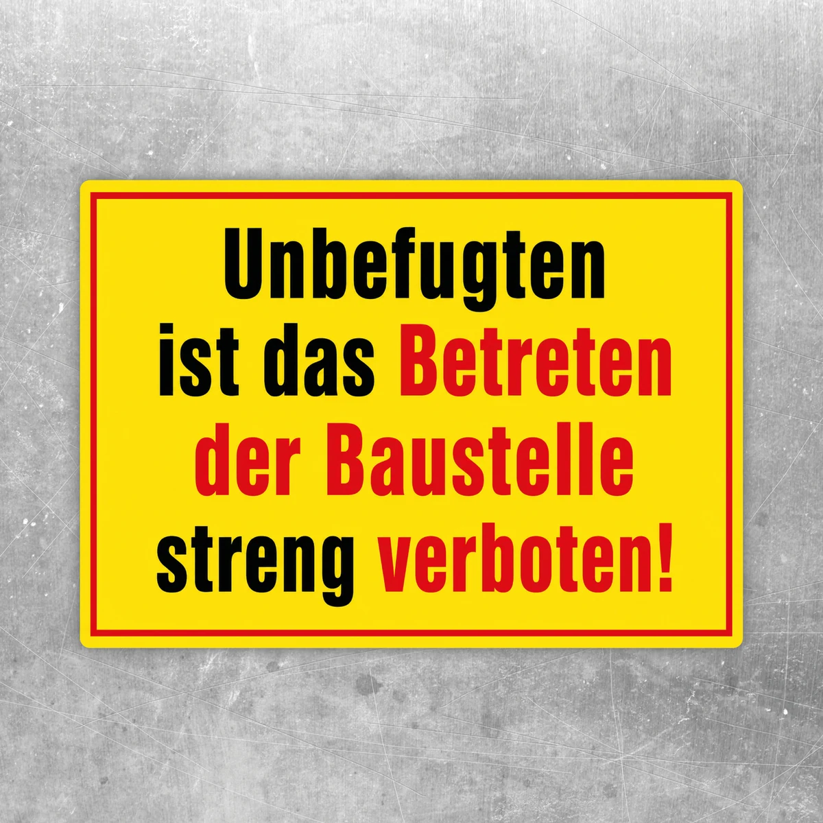Gelber Verbotsaufkleber mit rotem Rahmen und schwarzem Text: Unbefugten ist das Betreten der Baustelle streng verboten.