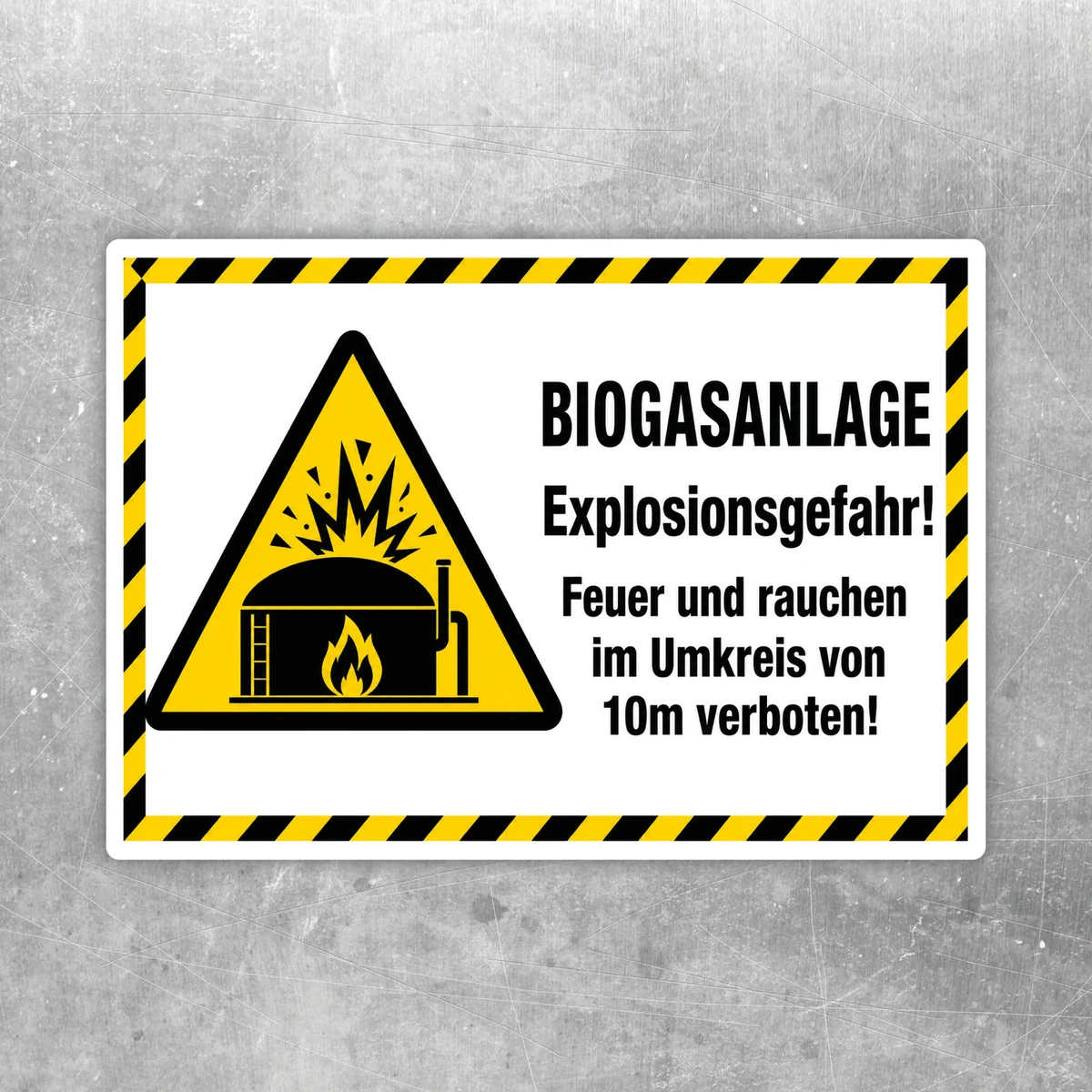 Biogasanlage Explosionsgefahr Warnaufkleber mit gelb-schwarzem Rand und Hinweis auf Feuer und Rauchen verboten.