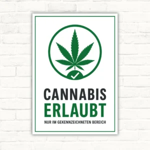 Cannabis erlaubt Schild mit grünem Blatt und Text „nur im gekennzeichneten Bereich“ als bedrucktes Hinweisschild.