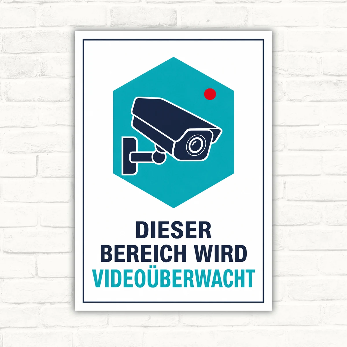 Videoüberwachungsschild mit Kamera und dem Text „Dieser Bereich wird videoüberwacht“ als Hochformat-Schild.