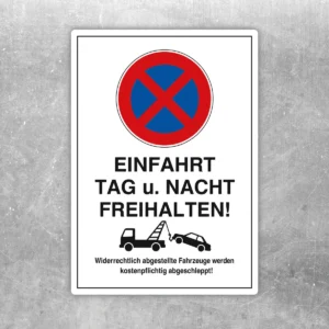 Einfahrt Tag und Nacht freihalten Aufkleber mit Parkverbotssymbol und Abschlepphinweis im Hochformat.