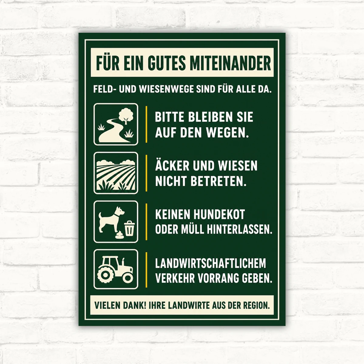 Feld- und Wiesenwege Schild mit grünem Hintergrund, Symbolen und Text für Rücksicht auf landwirtschaftlichen Wegen.
