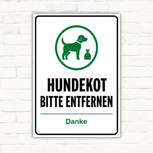 Hundekot bitte entfernen Schild mit grünem Hundesymbol, Kotbeutel und dem Text „Danke“ auf weißem Hintergrund.
