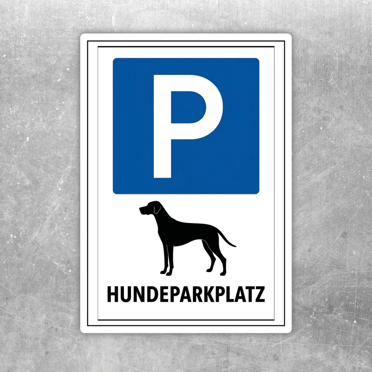 Hundeparkplatz Aufkleber mit blauem P, schwarzer Hundesilhouette und dem Text HUNDEPARKPLATZ auf weißem Hintergrund.