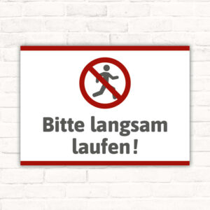 Schild Bitte langsam laufen