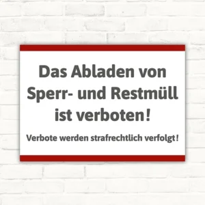 Schild mit dem Text: Das Abladen von Sperr- und Restmüll ist verboten. Verbote werden strafrechtlich verfolgt.