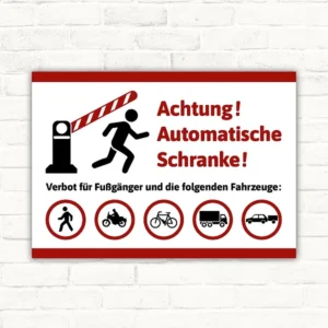 Achtung automatische Schranke mit Verbot für Fußgänger und ausgewählte Fahrzeuge