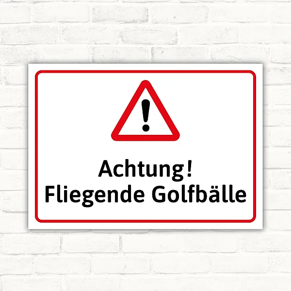 Achtung Fliegende Golfbälle Schild im Querformat mit Warnsymbol und rotem Rahmen