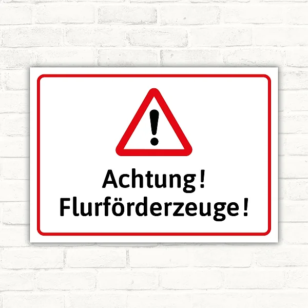Achtung Flurförderzeuge Schild mit rotem Warn-Dreieck und schwarzem Text