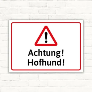 Warnschild mit rotem Warndreieck und der Aufschrift Achtung Hofhund