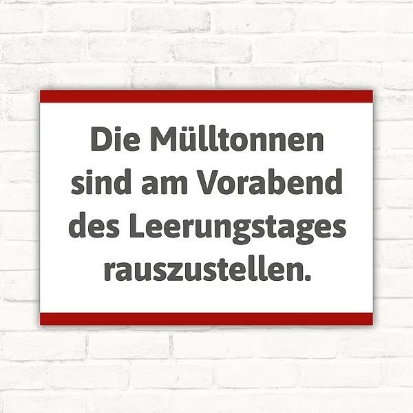 Hinweisschild mit dem Text: Die Mülltonnen sind am Vorabend des Leerungstages rauszustellen.