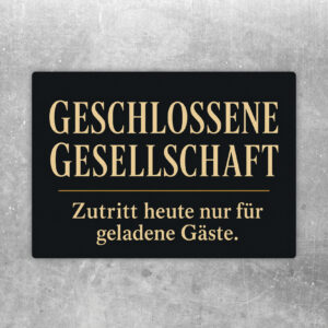 Geschlossene Gesellschaft Aufkleber im Querformat mit grün-goldenem Design und Hinweis für geladene Gäste.
