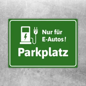 Aufkleber mit grünem Motiv für einen E-Autos-Parkplatz und Elektroauto-Symbol.