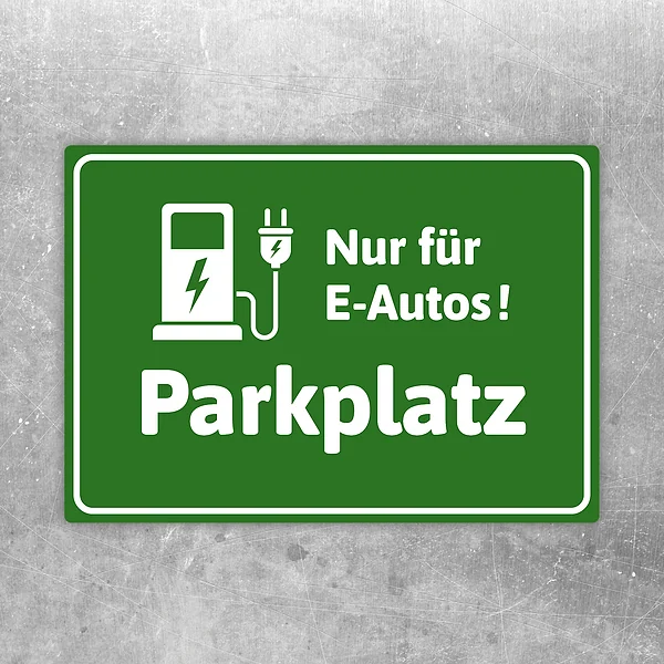 Aufkleber mit grünem Motiv für einen E-Autos-Parkplatz und Elektroauto-Symbol.